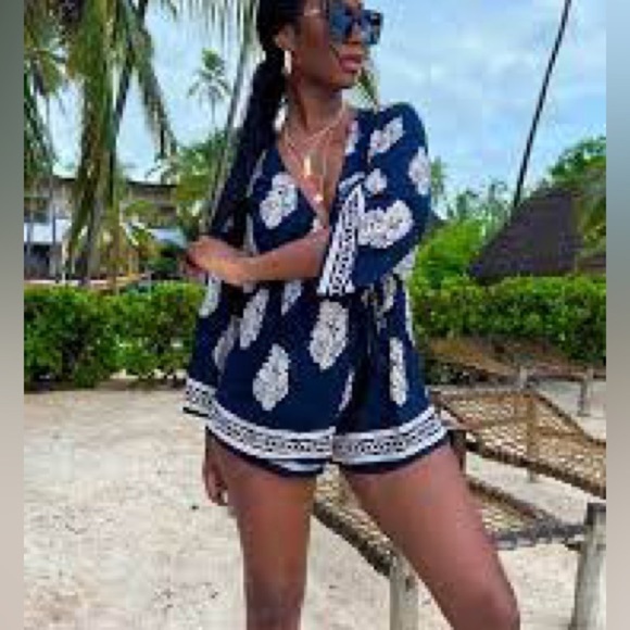 ⭐️Love Riche, FUN blue printed bell-sleeve romper,Low Front-Cut, Excellent Cond. - Picture 4 of 16